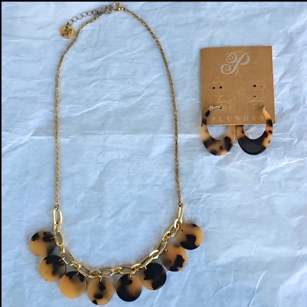 Plunder Gold and Brown Tortoise Shell Necklace and Earring Set